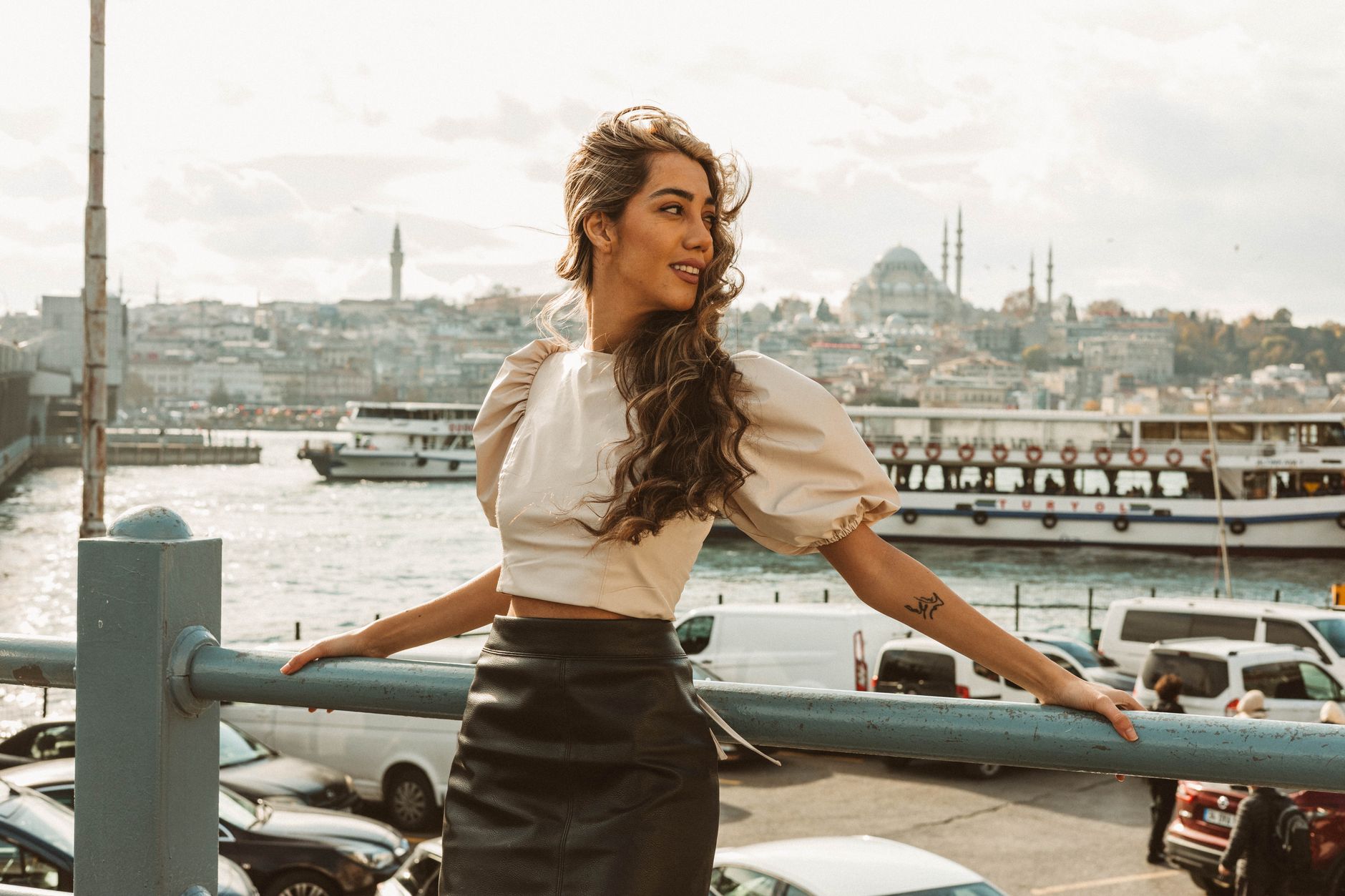 İstanbul Gece Modası: Şık ve Konforlu Eskizli Gece Elbiseleri Trendleri